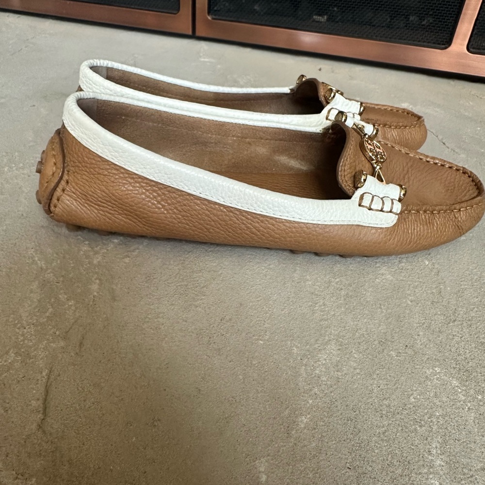 Tory Burch tan Driving Loafers - Picture 7 of 8